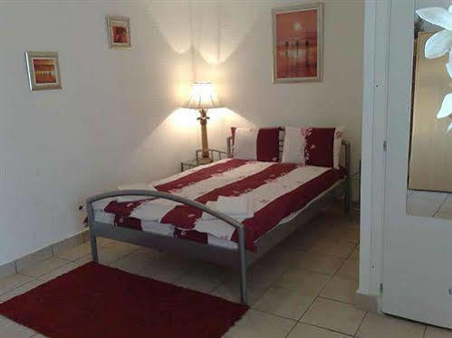 Pensiunea Vila Chesa Corunca Номер фото